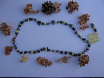 Colier chihlimbar si agate albastru/galben-60 RON
